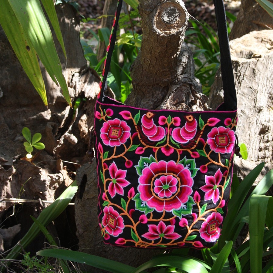 Sac carré longue bandoulière brodée - Accessories - Boutique Nirvana